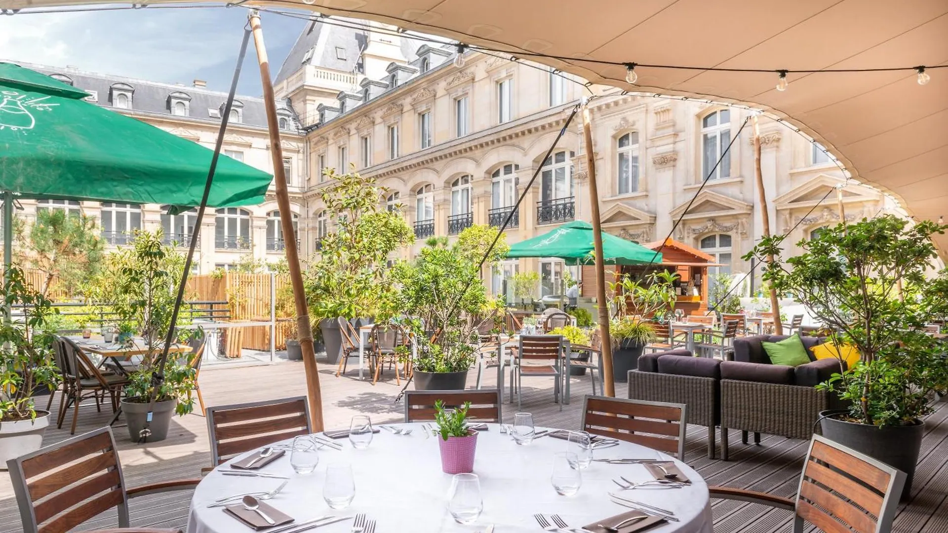 Hotel Crowne Plaza République, An Ihg 4*